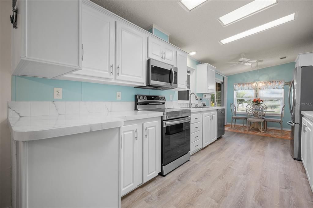 待售: $285,900 (2 贝兹, 2 浴室, 1751 平方英尺)