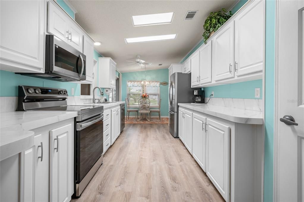 待售: $285,900 (2 贝兹, 2 浴室, 1751 平方英尺)