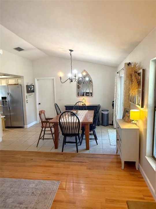 Activo con contrato: $249,500 (3 camas, 2 baños, 1372 Pies cuadrados)