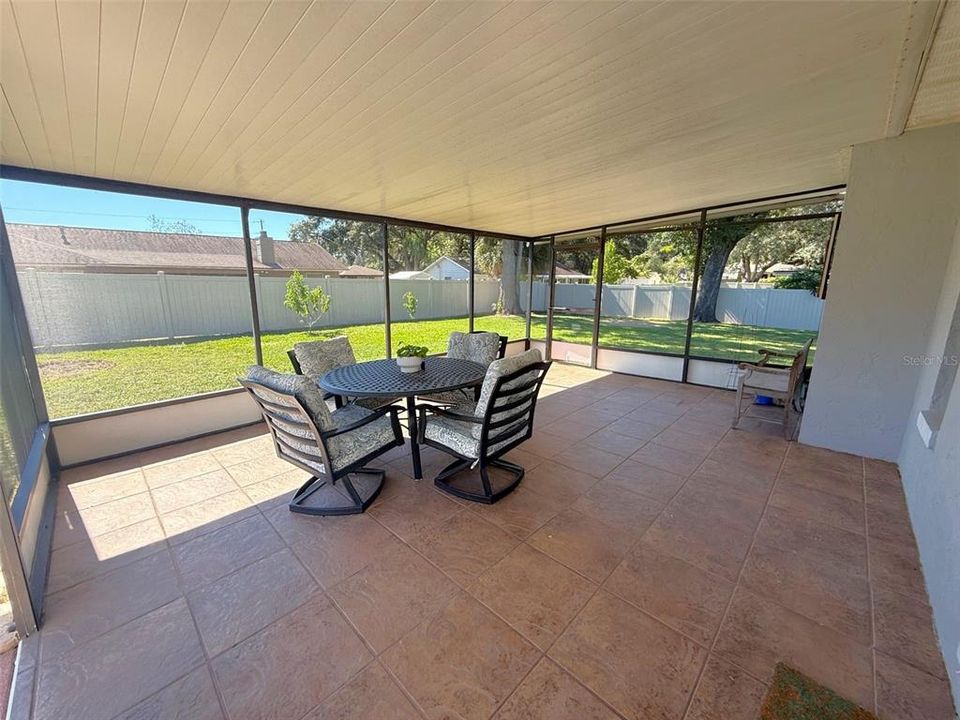 Activo con contrato: $249,500 (3 camas, 2 baños, 1372 Pies cuadrados)