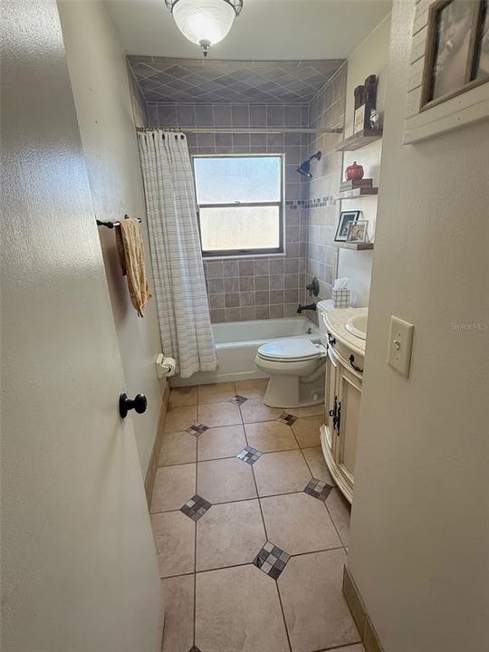 Activo con contrato: $249,500 (3 camas, 2 baños, 1372 Pies cuadrados)