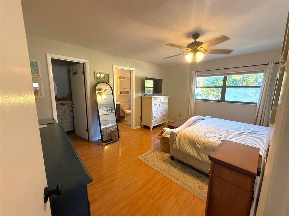 Activo con contrato: $249,500 (3 camas, 2 baños, 1372 Pies cuadrados)