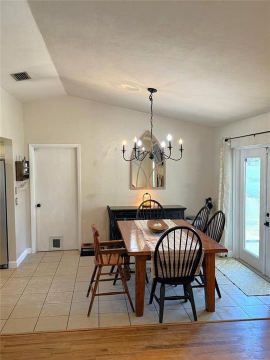 Activo con contrato: $249,500 (3 camas, 2 baños, 1372 Pies cuadrados)