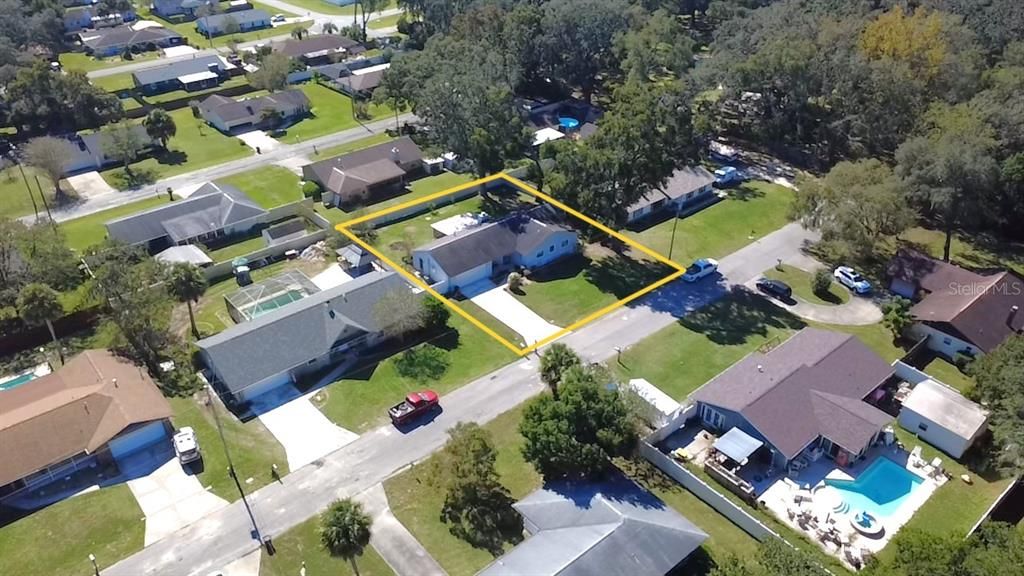 Activo con contrato: $249,500 (3 camas, 2 baños, 1372 Pies cuadrados)