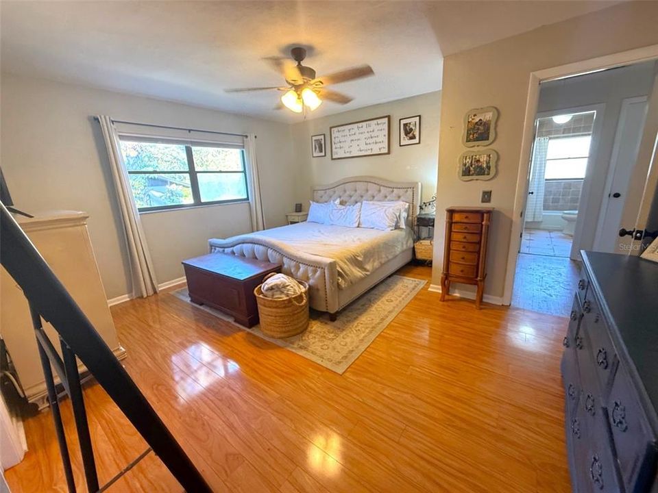 Activo con contrato: $249,500 (3 camas, 2 baños, 1372 Pies cuadrados)