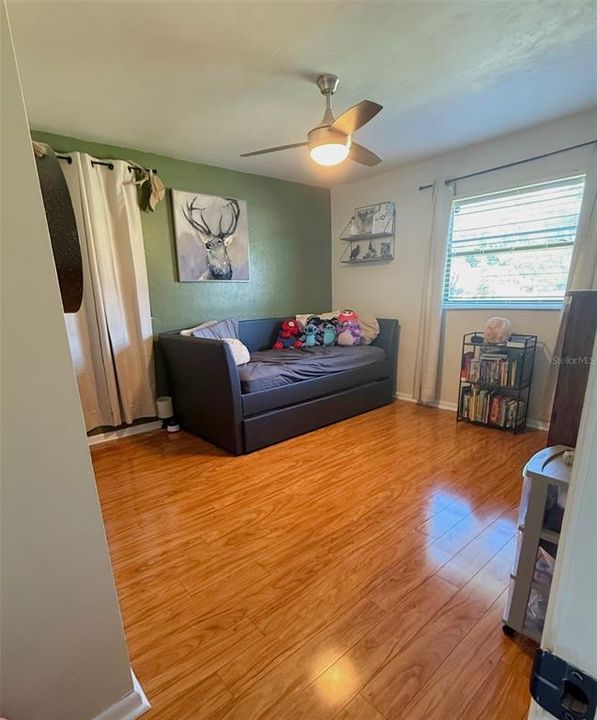 Activo con contrato: $249,500 (3 camas, 2 baños, 1372 Pies cuadrados)