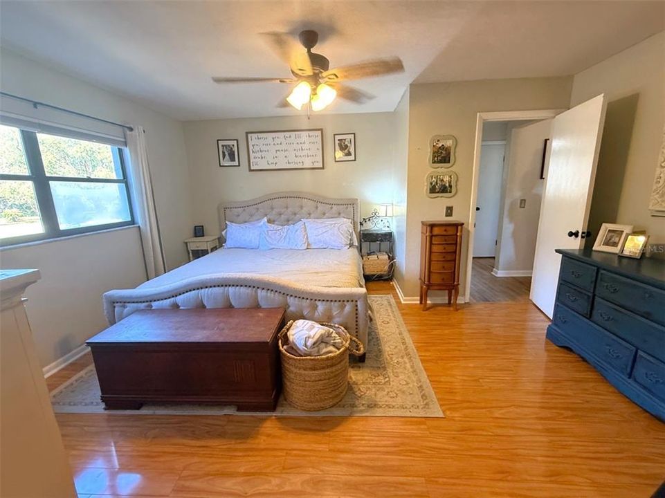 Activo con contrato: $249,500 (3 camas, 2 baños, 1372 Pies cuadrados)