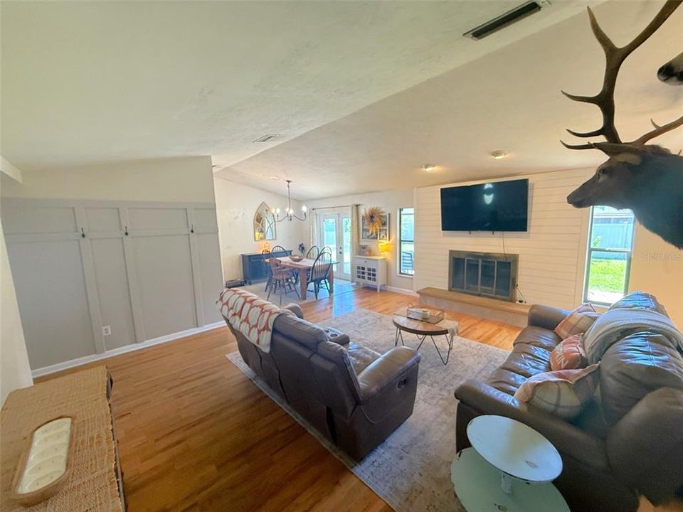 Activo con contrato: $249,500 (3 camas, 2 baños, 1372 Pies cuadrados)