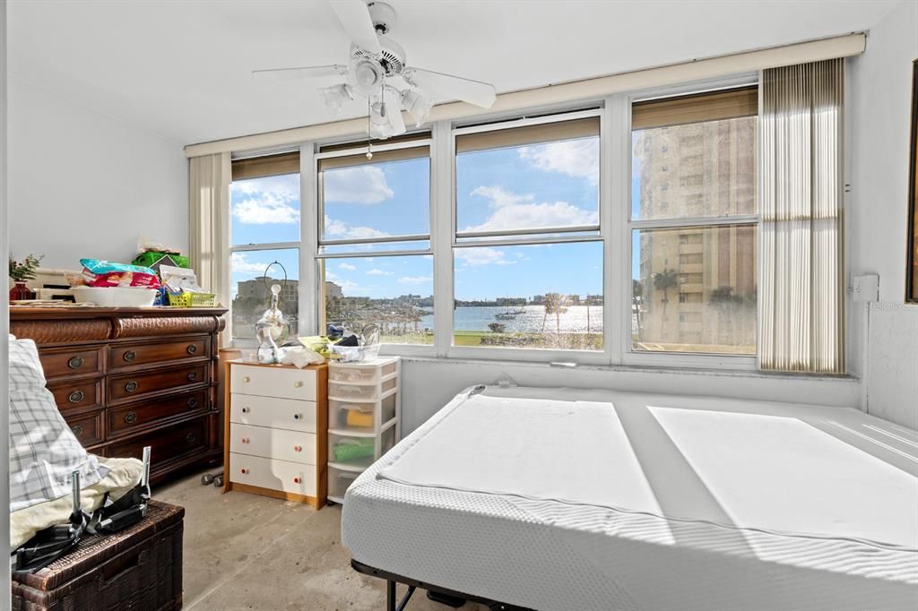 待售: $174,990 (1 贝兹, 1 浴室, 530 平方英尺)