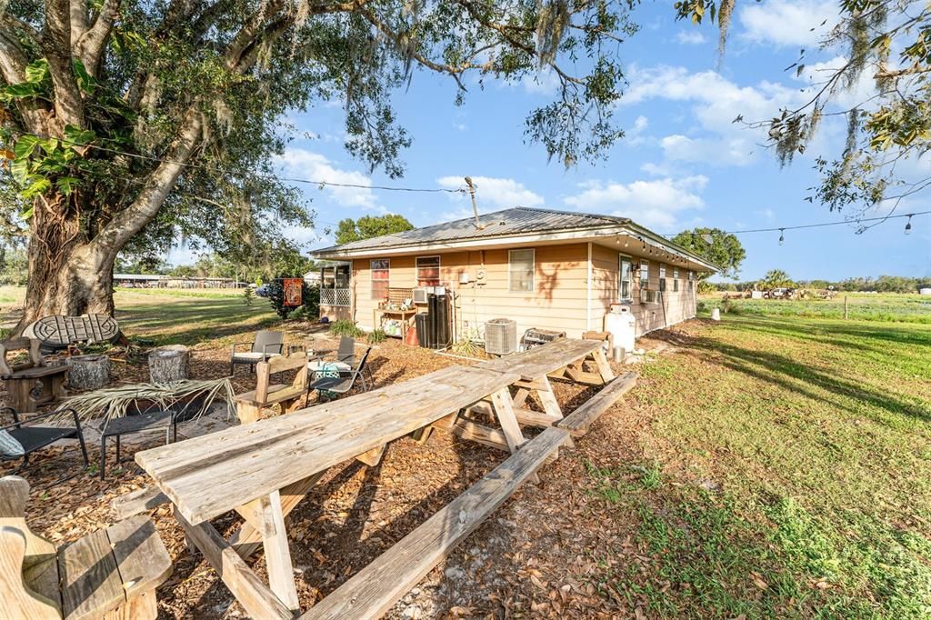 For Sale: $365,000 (2 beds, 2 baths, 1248 Square Feet)