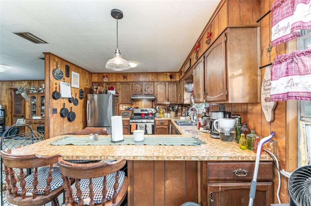 For Sale: $365,000 (2 beds, 2 baths, 1248 Square Feet)