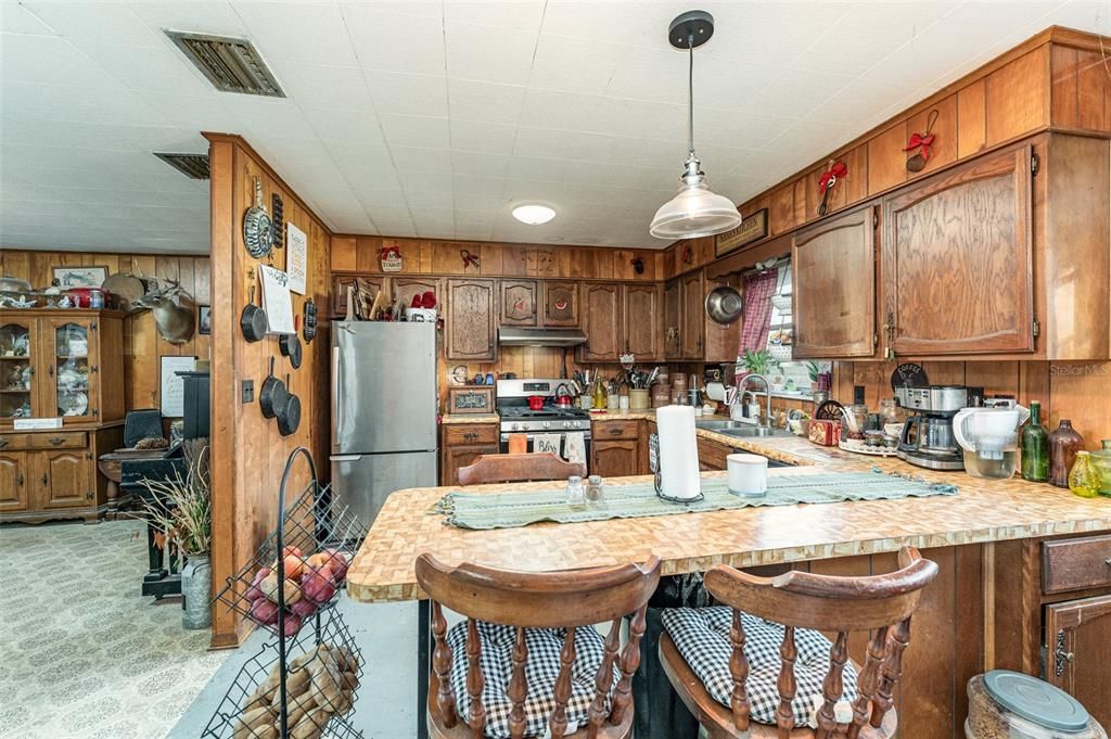 For Sale: $365,000 (2 beds, 2 baths, 1248 Square Feet)