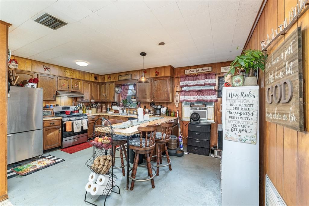 For Sale: $365,000 (2 beds, 2 baths, 1248 Square Feet)