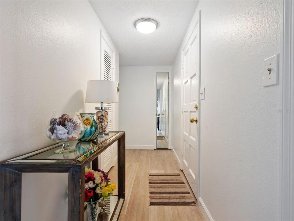 For Sale: $299,000 (2 beds, 2 baths, 1155 Square Feet)