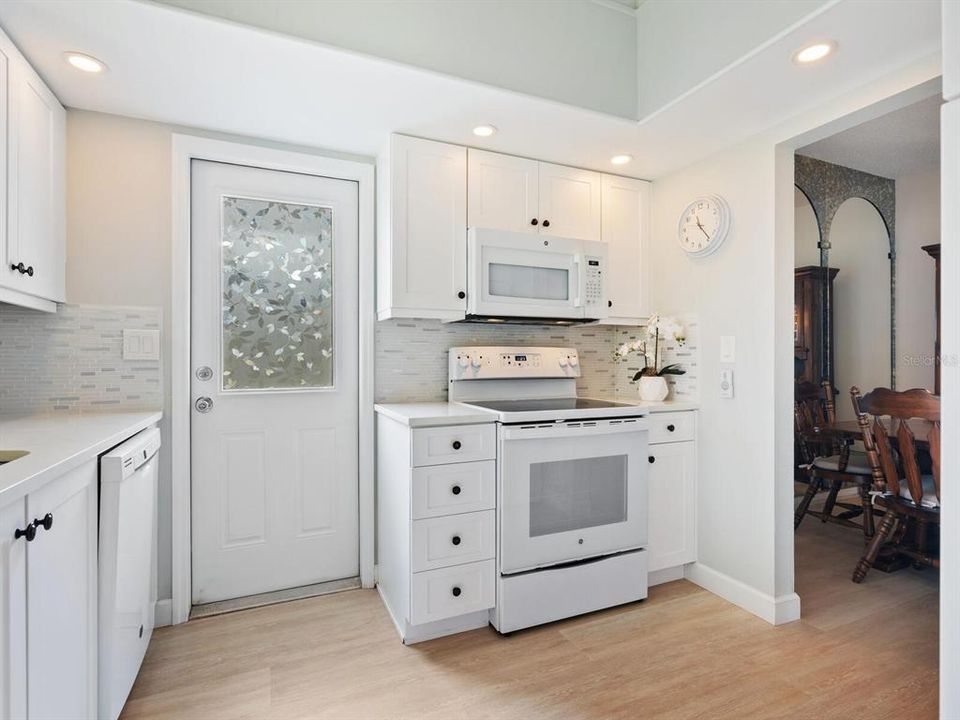 For Sale: $299,000 (2 beds, 2 baths, 1155 Square Feet)
