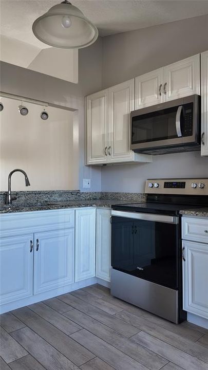 For Rent: $1,750 (2 beds, 2 baths, 954 Square Feet)