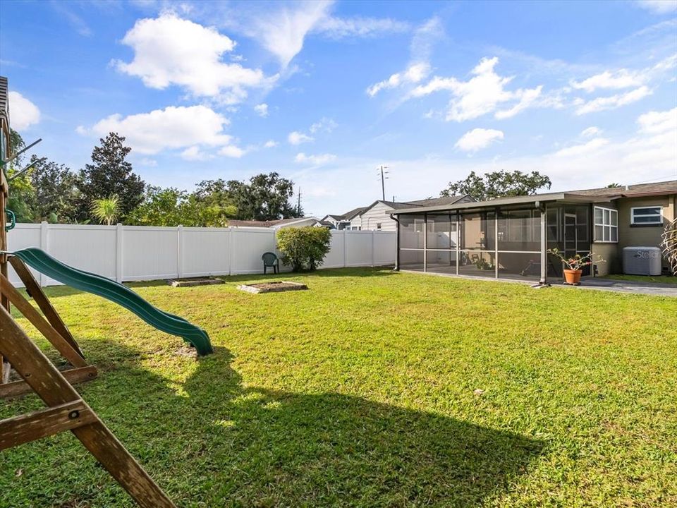 Activo con contrato: $400,000 (0.16 acres)