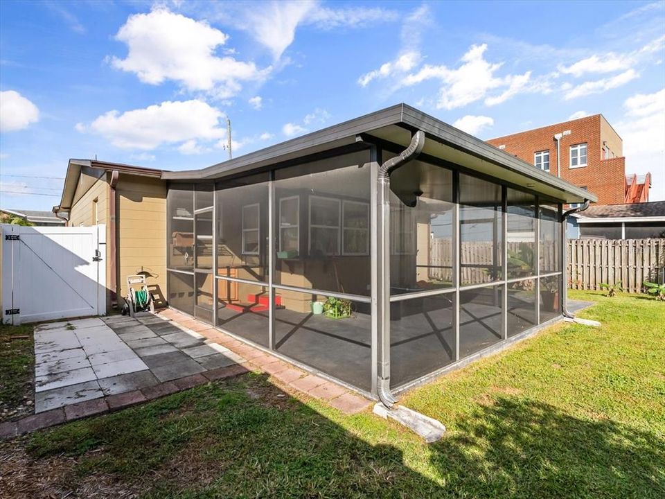 Activo con contrato: $400,000 (0.16 acres)