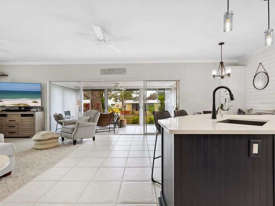 For Sale: $345,000 (2 beds, 2 baths, 1155 Square Feet)