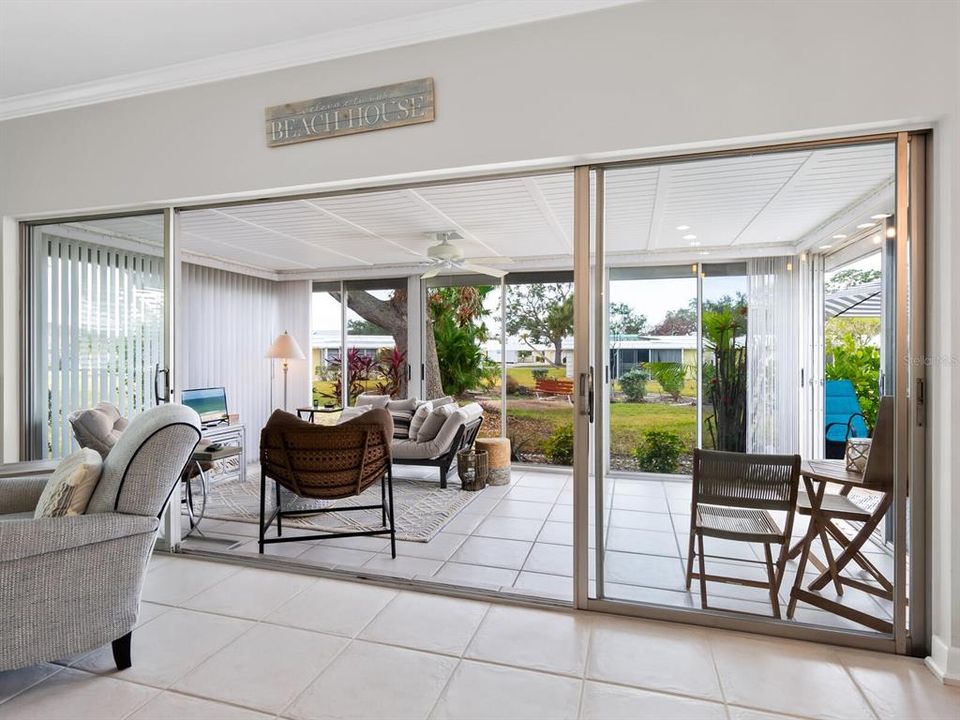 For Sale: $345,000 (2 beds, 2 baths, 1155 Square Feet)