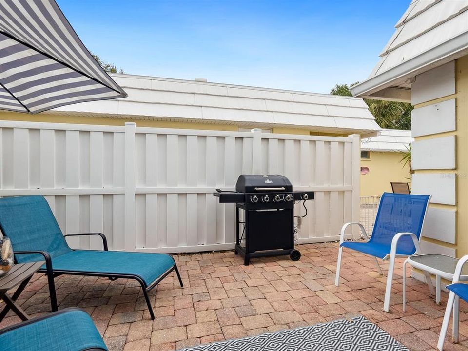 For Sale: $345,000 (2 beds, 2 baths, 1155 Square Feet)