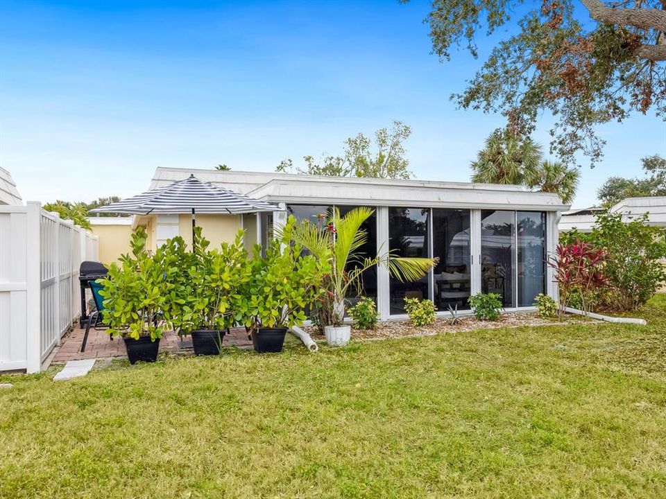 For Sale: $345,000 (2 beds, 2 baths, 1155 Square Feet)