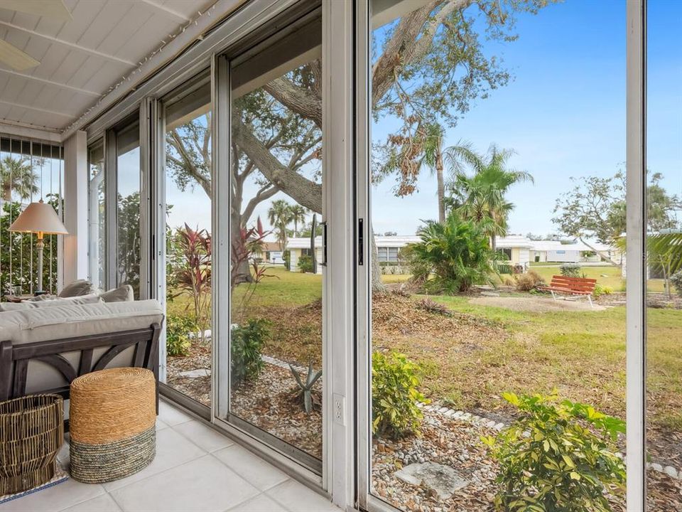 For Sale: $345,000 (2 beds, 2 baths, 1155 Square Feet)