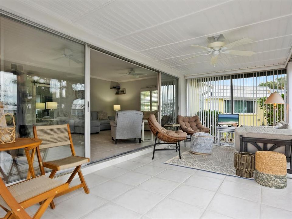 For Sale: $345,000 (2 beds, 2 baths, 1155 Square Feet)