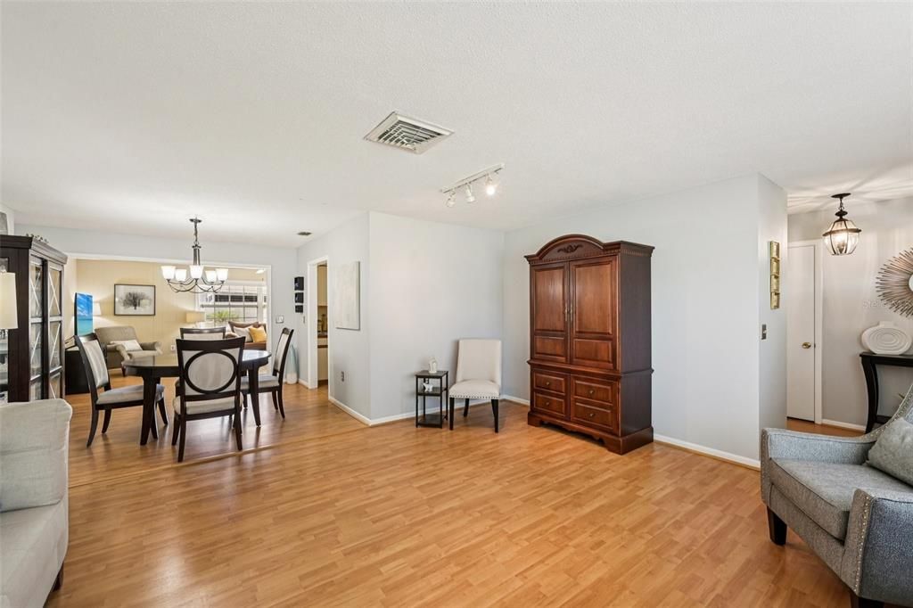 Active With Contract: $500,000 (3 beds, 2 baths, 1678 Square Feet)