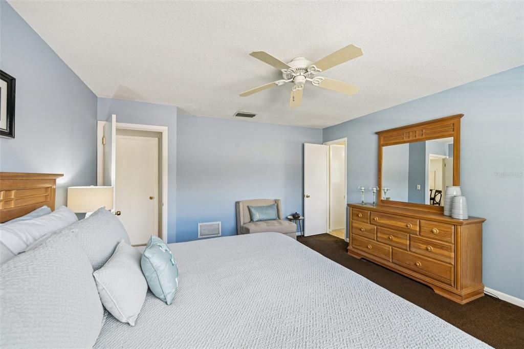 Active With Contract: $500,000 (3 beds, 2 baths, 1678 Square Feet)