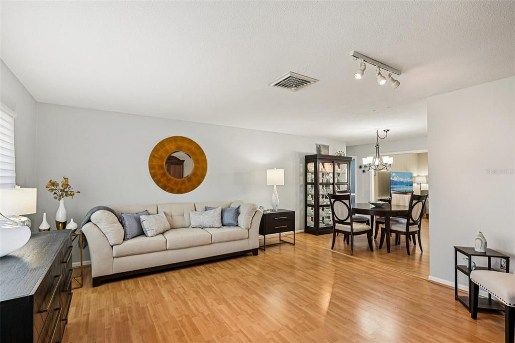 Active With Contract: $500,000 (3 beds, 2 baths, 1678 Square Feet)