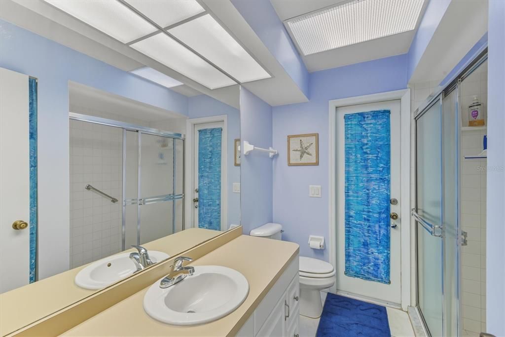 Под контрактом: $209,000 (2 спален, 2 ванн, 1330 Квадратных фут)