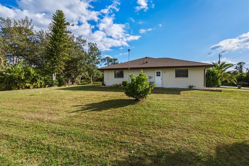 Под контрактом: $209,000 (2 спален, 2 ванн, 1330 Квадратных фут)