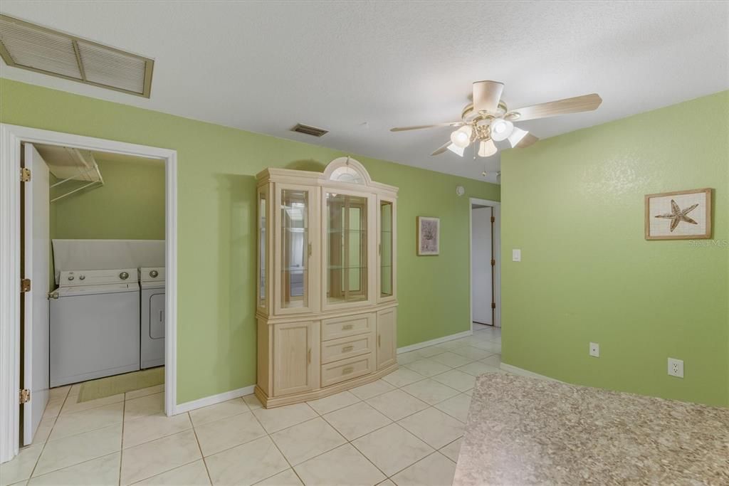 Под контрактом: $209,000 (2 спален, 2 ванн, 1330 Квадратных фут)