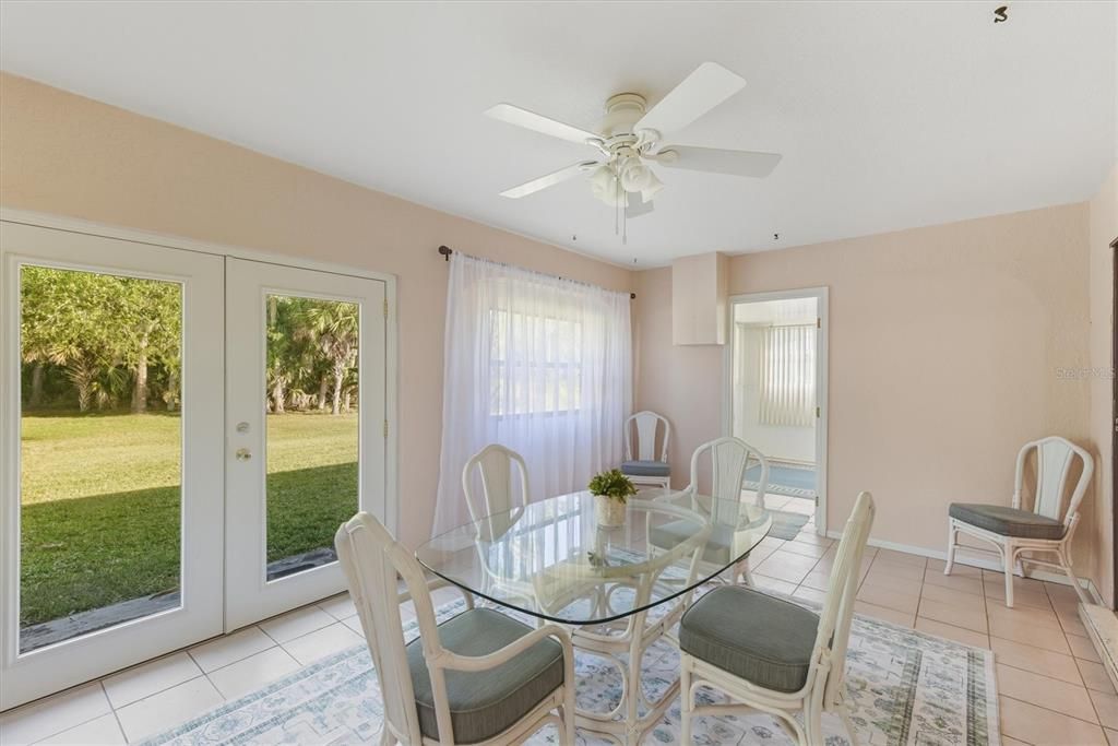 Под контрактом: $209,000 (2 спален, 2 ванн, 1330 Квадратных фут)