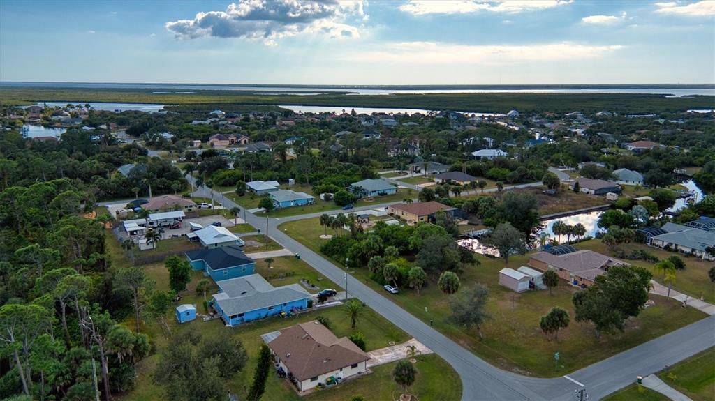 Под контрактом: $209,000 (2 спален, 2 ванн, 1330 Квадратных фут)