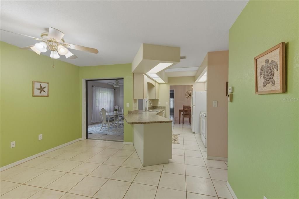 Под контрактом: $209,000 (2 спален, 2 ванн, 1330 Квадратных фут)