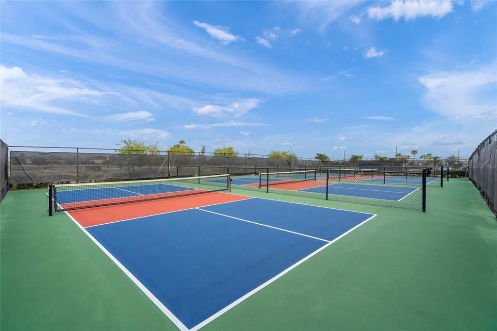 Activo con contrato: $344,000 (3 camas, 2 baños, 1887 Pies cuadrados)