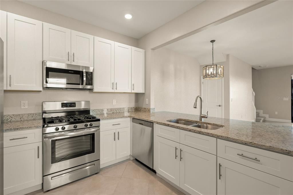 Activo con contrato: $344,000 (3 camas, 2 baños, 1887 Pies cuadrados)