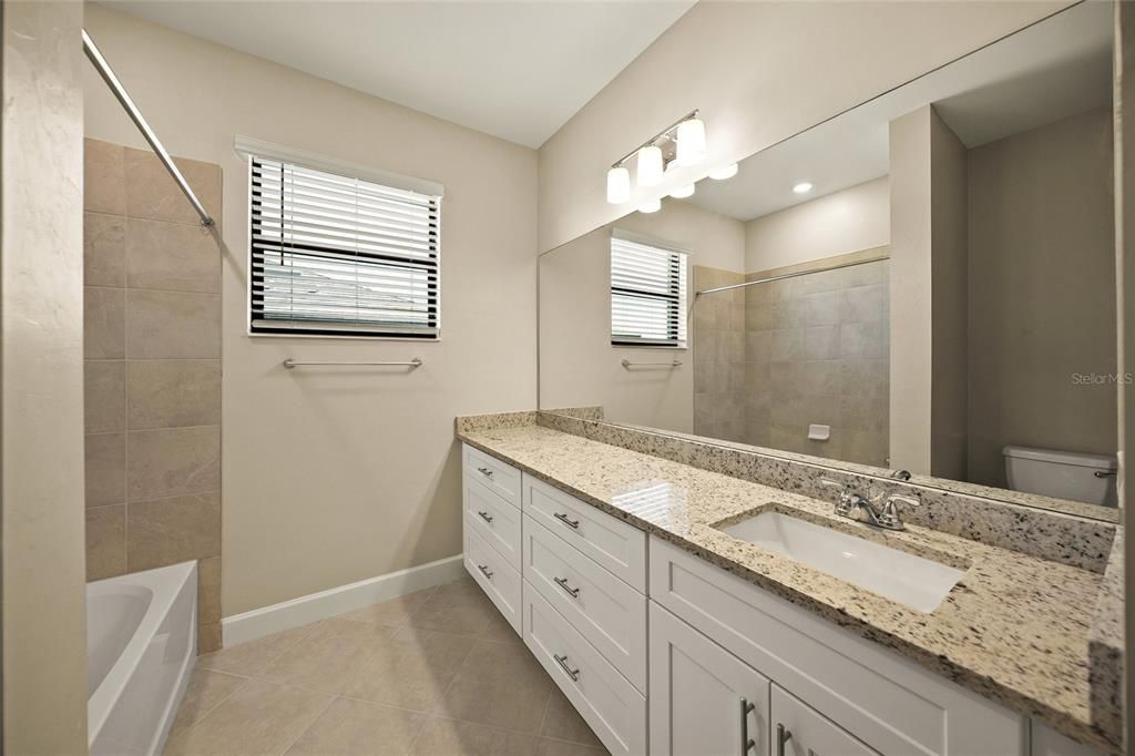 Activo con contrato: $344,000 (3 camas, 2 baños, 1887 Pies cuadrados)