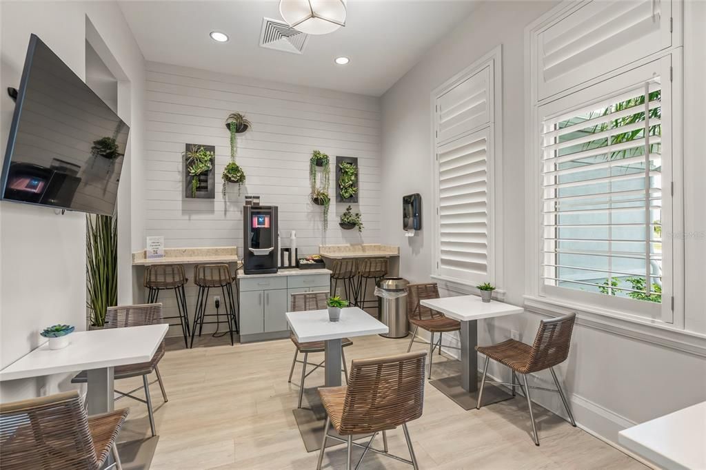 Activo con contrato: $344,000 (3 camas, 2 baños, 1887 Pies cuadrados)