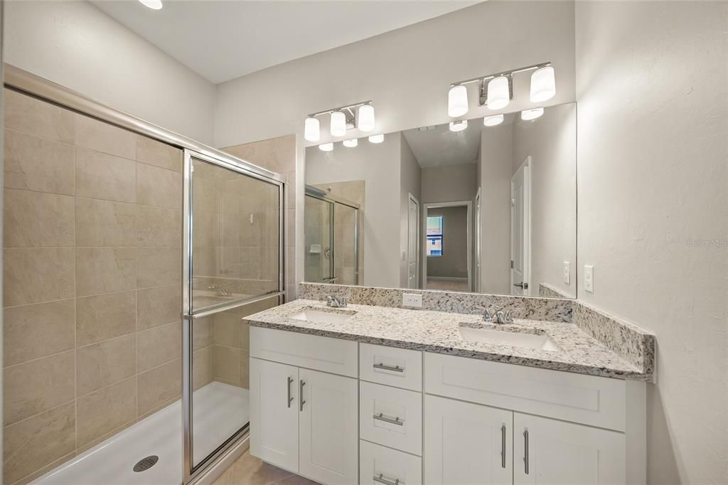 Activo con contrato: $344,000 (3 camas, 2 baños, 1887 Pies cuadrados)