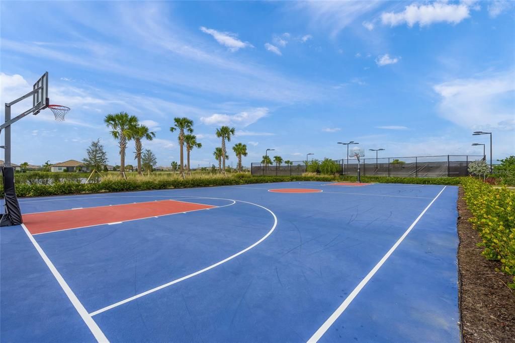 Activo con contrato: $344,000 (3 camas, 2 baños, 1887 Pies cuadrados)