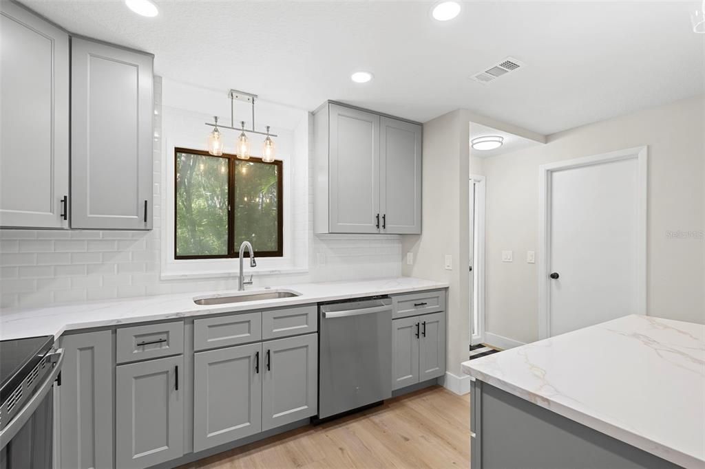 For Rent: $2,300 (2 beds, 2 baths, 1820 Square Feet)