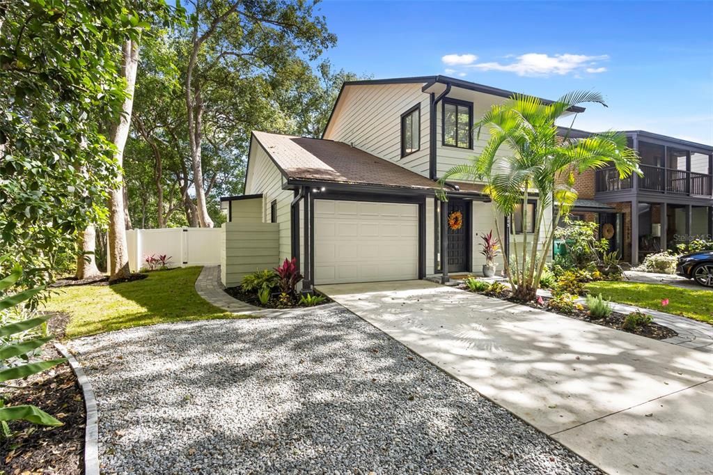 For Rent: $2,300 (2 beds, 2 baths, 1820 Square Feet)