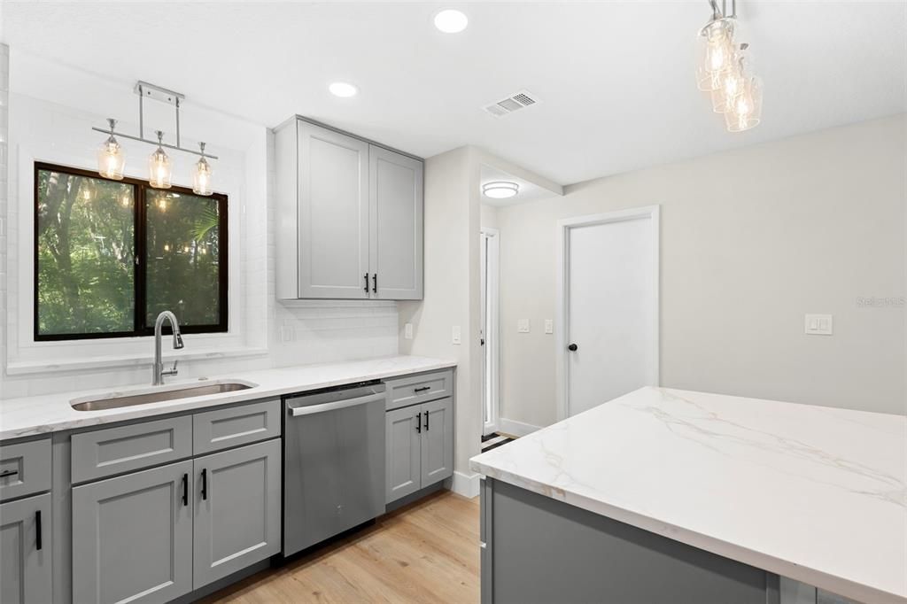 For Rent: $2,300 (2 beds, 2 baths, 1820 Square Feet)