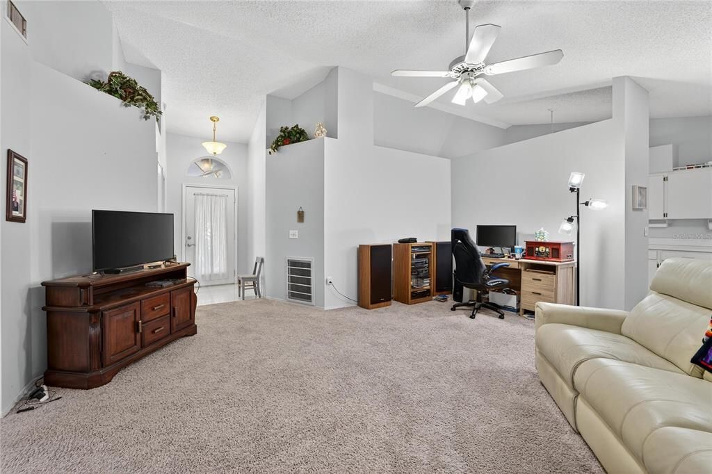 Active With Contract: $350,000 (3 beds, 2 baths, 1149 Square Feet)