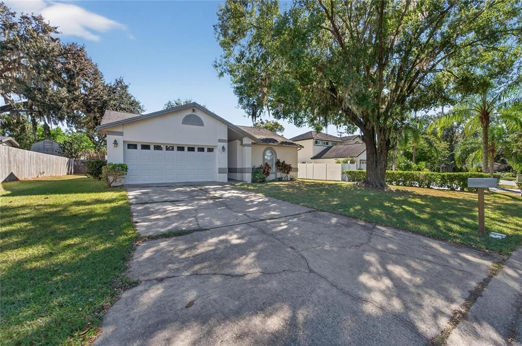 Active With Contract: $350,000 (3 beds, 2 baths, 1149 Square Feet)