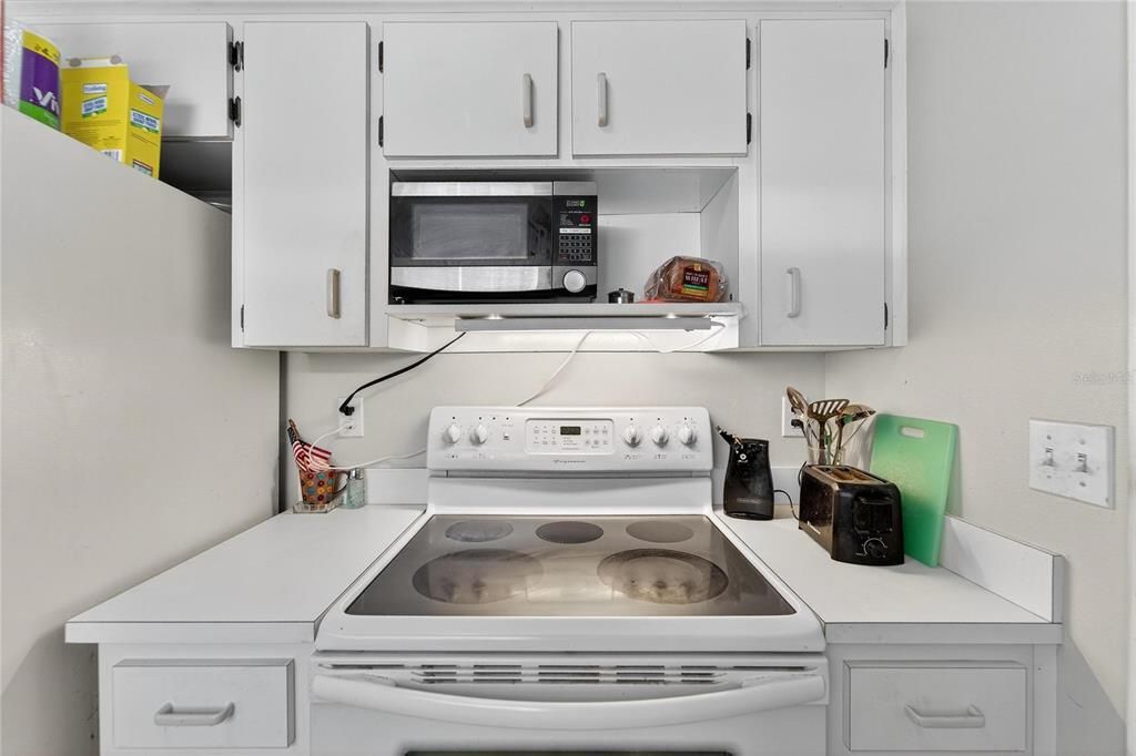 Active With Contract: $350,000 (3 beds, 2 baths, 1149 Square Feet)