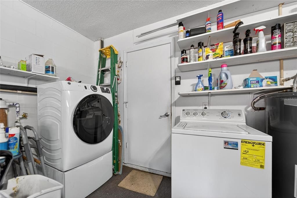 Active With Contract: $350,000 (3 beds, 2 baths, 1149 Square Feet)